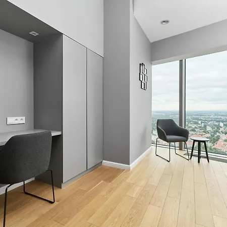 Sky Tower - Luxurious 37Th Floor Apartment By Renters דירה