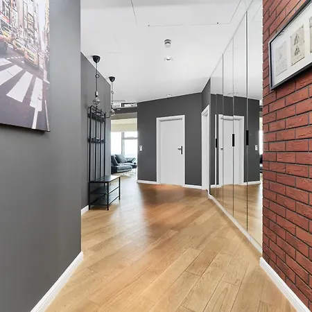 Sky Tower - Luxurious 37Th Floor Apartment By Renters