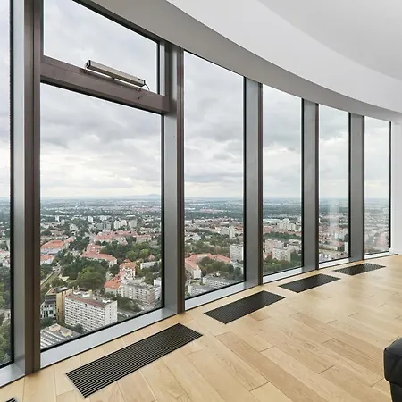 Sky Tower - Luxurious 37Th Floor Apartment By Renters דירה *