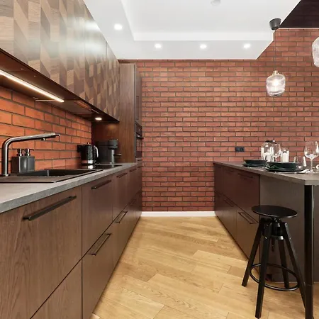 Sky Tower - Luxurious 37Th Floor Apartment By Renters דירה ורוצלב