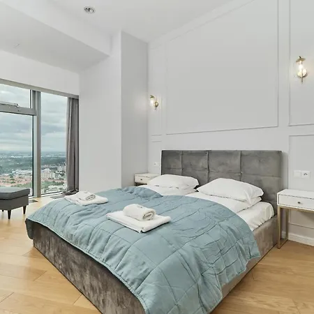 Sky Tower - Luxurious 37Th Floor Apartment By Renters דירה *
