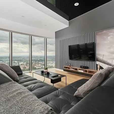 Sky Tower - Luxurious 37Th Floor Apartment By Renters ורוצלב